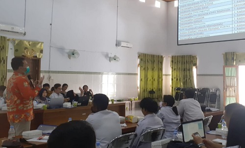 KEGIATAN : Dinkes Lamandau melalui Bidang P2P telah menggelar pertemuan validasi data esismal dan sosialisasi aplikasi Silantor program malaria dan DBD yang berlangsung di Aula Dinkes Lamandau.