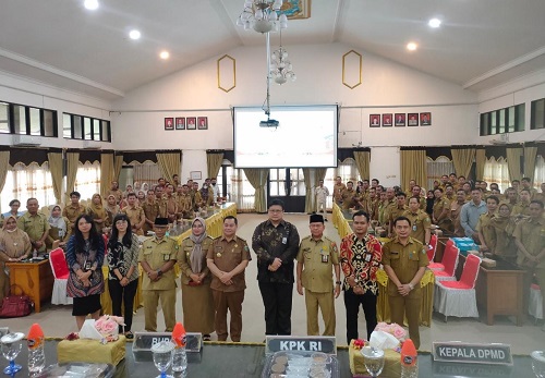 SOSIALISASI: Sosialisasi calon desa antikorupsi Kabupaten Kotim di aula Sei Mentaya Kantor Bapelitbangda Kotim, Selasa (20/6).