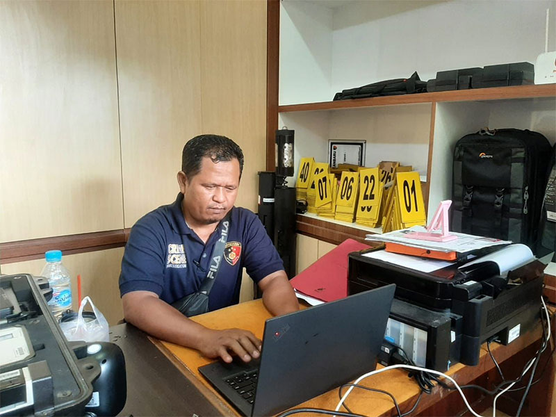 Petugas Satreskrim Polresta Pekanbaru saat melaksanakan patroli di dunia siber, beberapa waktu lalu.