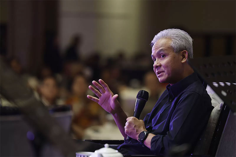 Ganjar Pranowo menyinggung Prabowo Subianto terkait utang negara yang mengalami kenaikan pada belanja alutsista dalam debat pilpres.