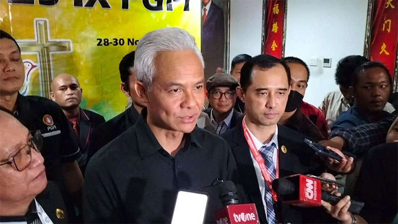 Calon presiden nomor urut 3, Ganjar Pranowo dapat informasi Presiden Jokowi akan ke luar negeri sehingga tidak hadir di acara HUT PDIP.