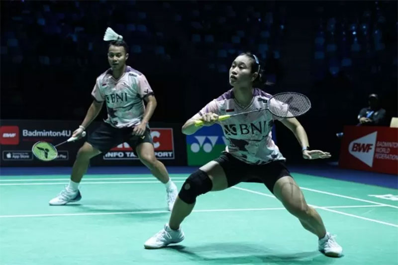Ganda campuran Indonesia Lisa Ayu Kusumawati (kanan) dan Rehan Naufal Kusharjanto lolos ke babak 16 besar Malaysia Open 2024.