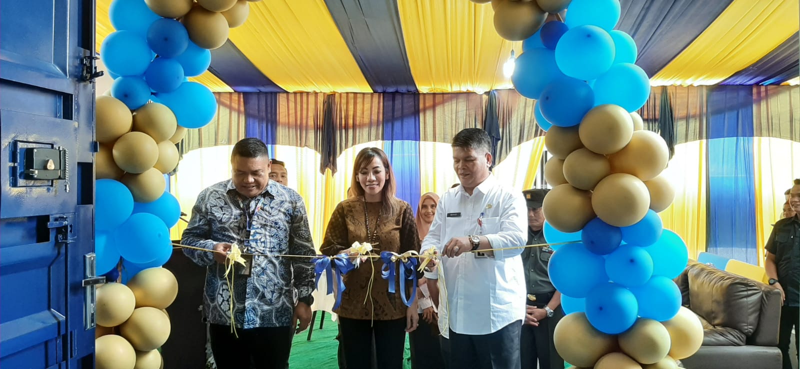 Asisten III Setda Kuansing Muradi bersama Kepala Kanwil I Mantap Tiara Mayasari, dan Kacab Mantap Pekanbaru Wiwit Setiawan dan Kacab Teluk Kuantan Keamenan Tarigan saat peresmian, Rabu (10/1/2024).