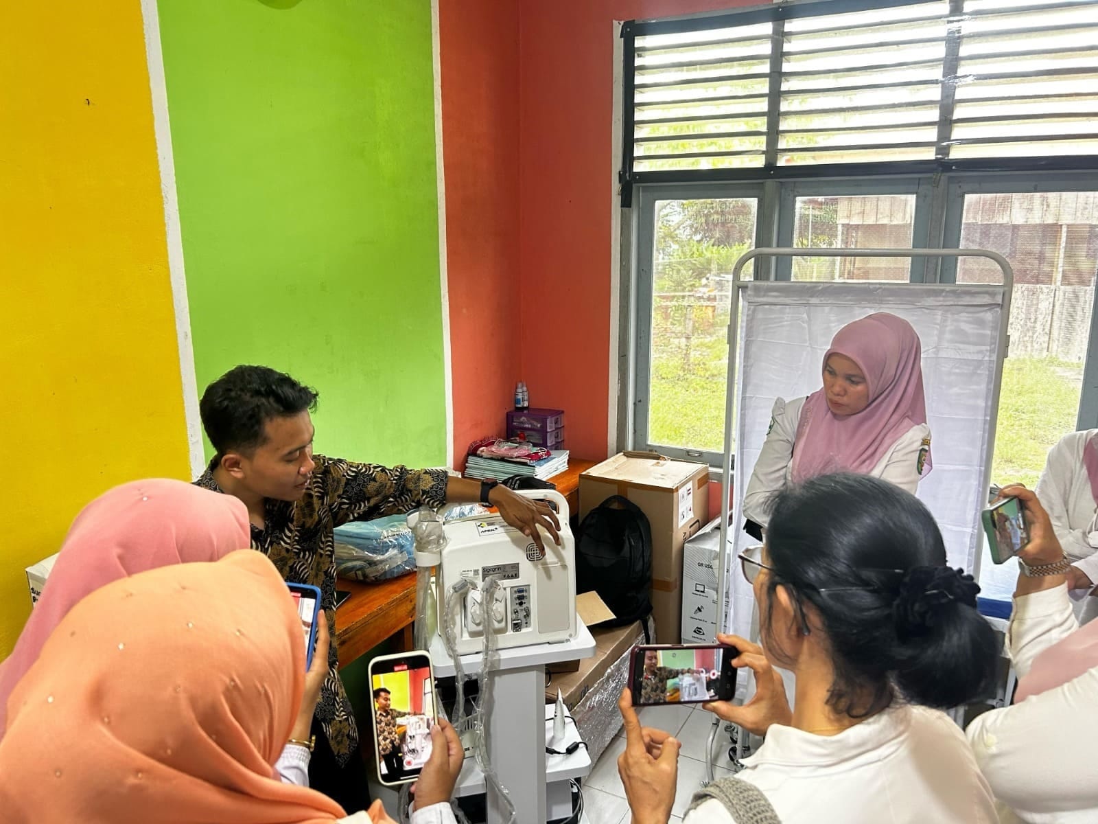 Beberapa alat kesehatan yang sudah sampai di salah satu puskesmas di Kuansing bantuan dari RAPP, belum lama ini.