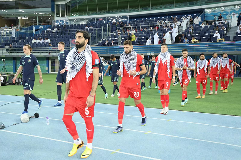 Timnas Palestina saat memasuki lapangan dalam sebuah pertandingan.