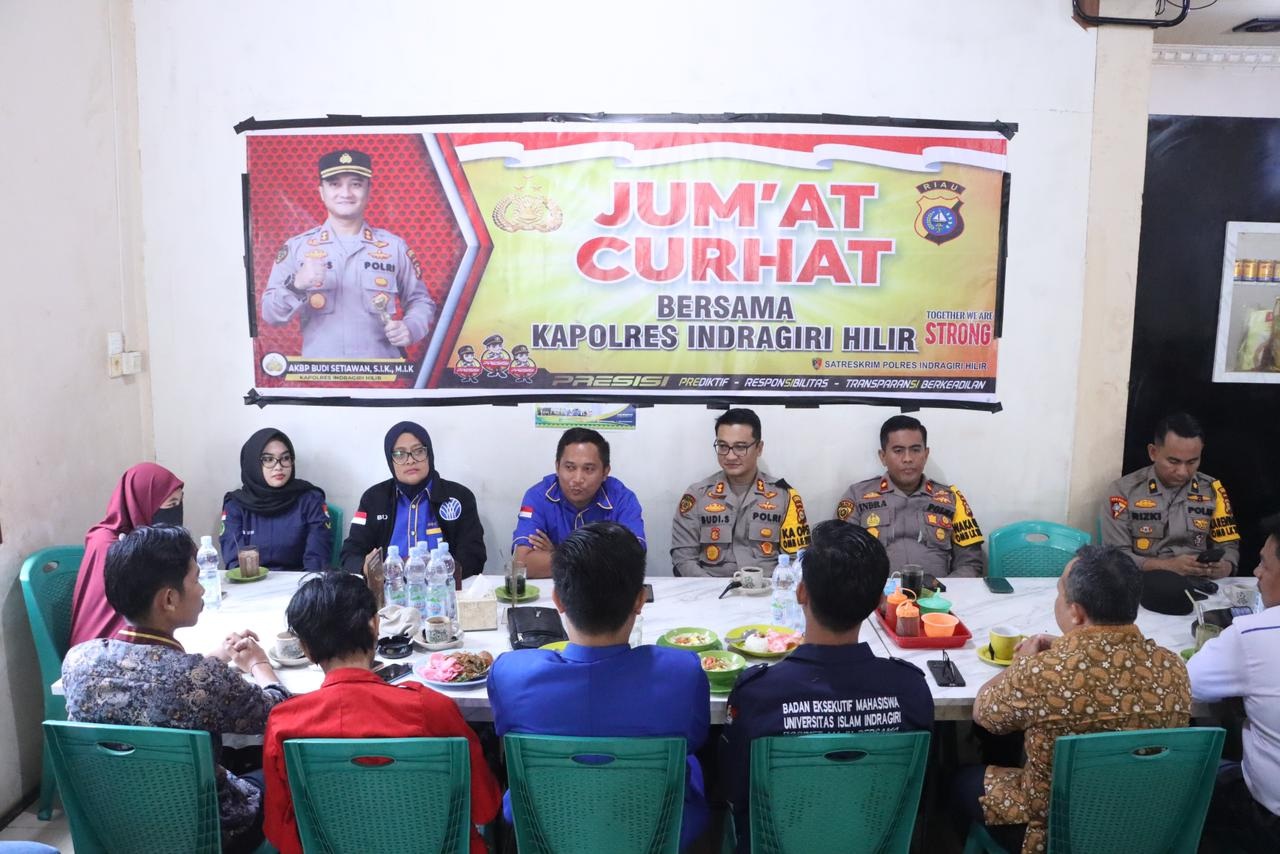 Kapolres Inhil AKBP Budi Setiawan, dan jajaran saat duduk satu mejad dengan BEM Unisi dan KNPI Inhil, Jumat (19/1/24).