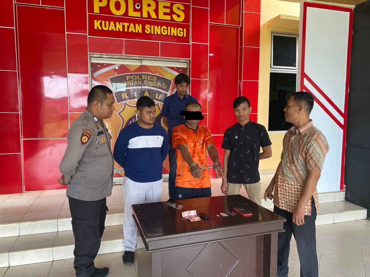 Sat Res Narkoba Polres Kuansing berhasil mengamankan satu orang residivis narkoba jenis sabu, Kamis (18/1/2024) di Kelurahan Muara Lembu, Kecamatan Singingi.