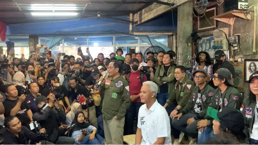Ganjar Pranowo-Mahfud MD kompak menyambangi markas Slank yang terletak di bilangan Duren Tiga Jakarta Selatan pada Sabtu (20/1).