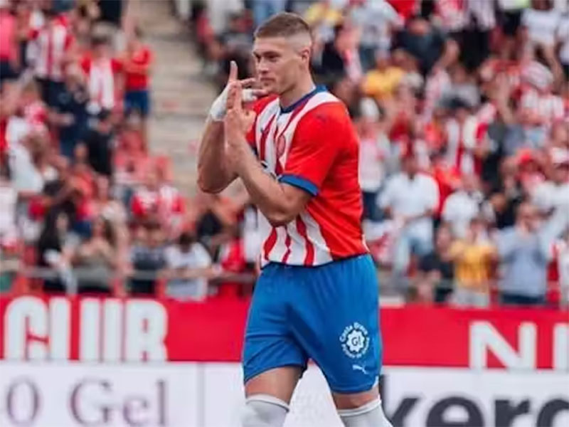 Artem Dovbyk mencetak hat-trick dan membawa Girona memuncaki klasemen sementara Liga Spanyol.