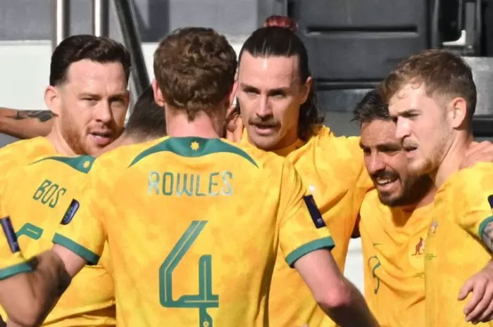 Jackson Irvine melakukan selebrasi usai mencetak gol pertama Australia ke gawang Timnas Indonesia.