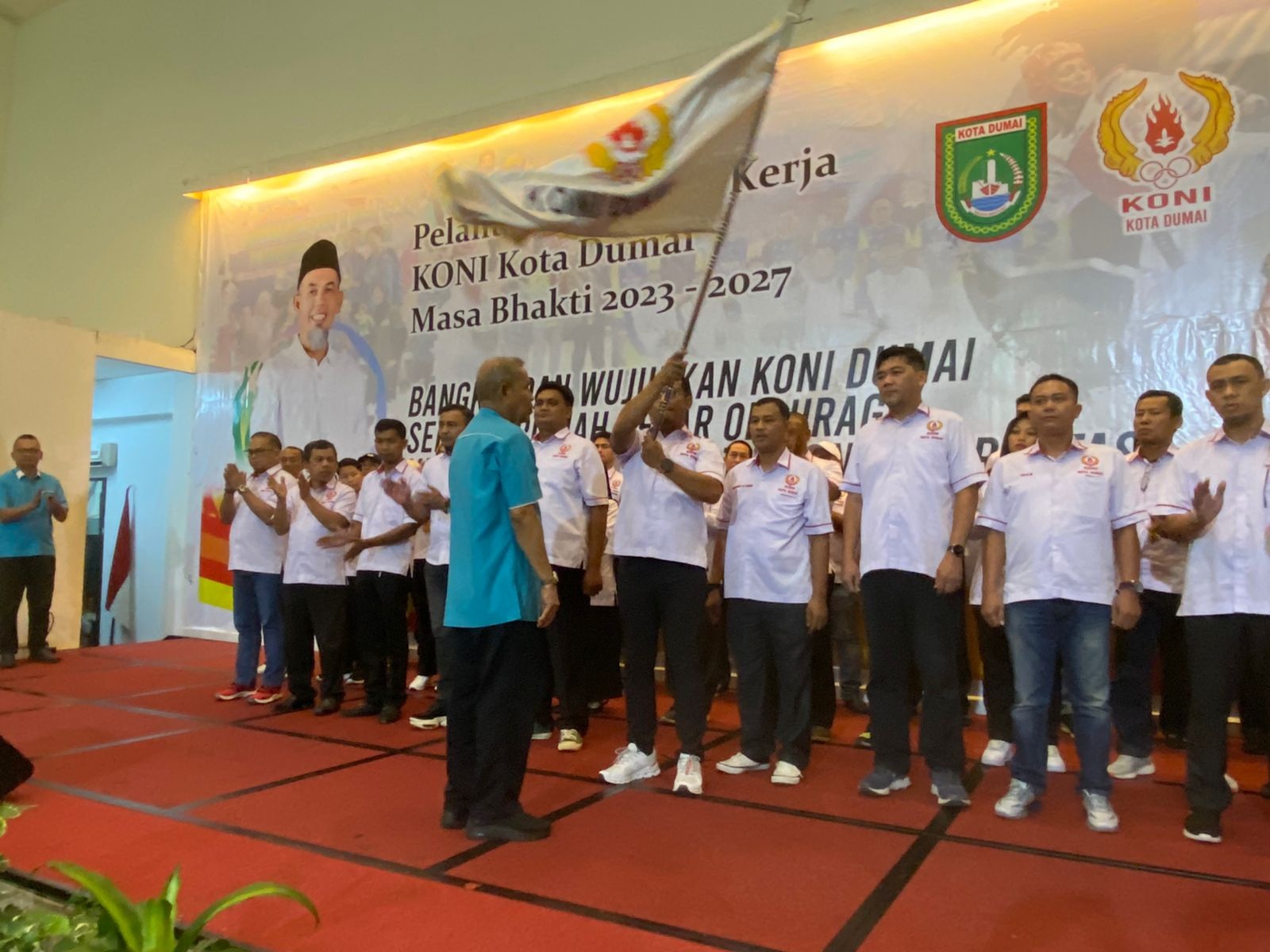 Ketua Umum KONI Riau, Iskandar Hoesin resmi melantik pengurus KONI Kota Dumai Masa Bakti 2023-2027, Sabtu (27/1/2023) kemarin.