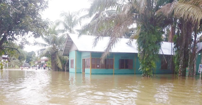 Banjir di Desa Sendayan, Kecamatan Kampar Utara,  Kabupaten Kampar, Senin (29/1/2024).