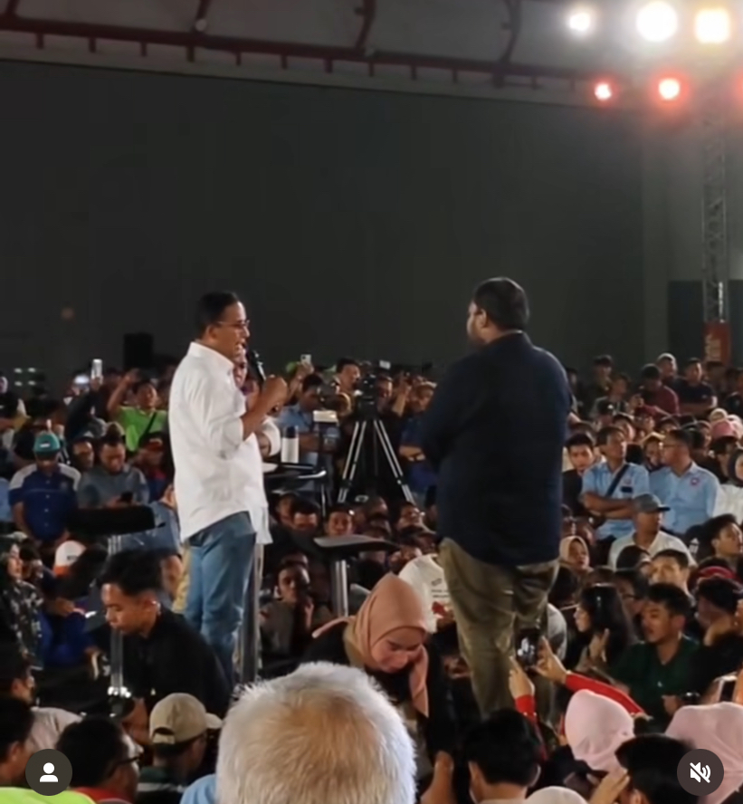 Tangkapan layar saat Capres Anies Baswedan berdialog dengan warga di acara Desak Anies di Jakarta.