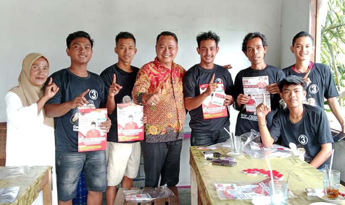 Karyono SHI SPd MH (batik) foto bersama dengan masyarakat pendukungnya. Pileg Dapil Kuansing IV, dan Pucuk Rantau dari PDI Perjuangan Kuansing.