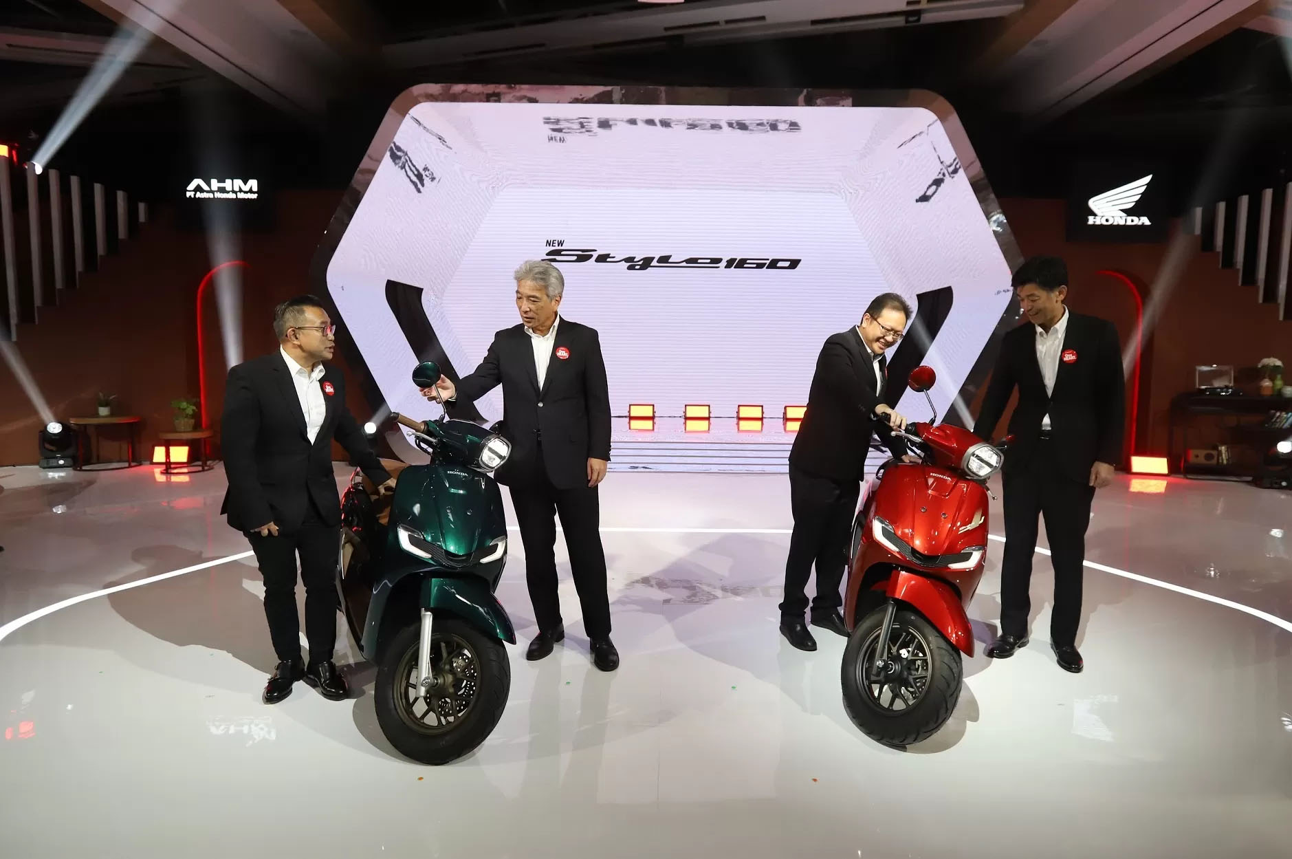 Honda luncurkan skutik terbaru yaitu Stylo 160.