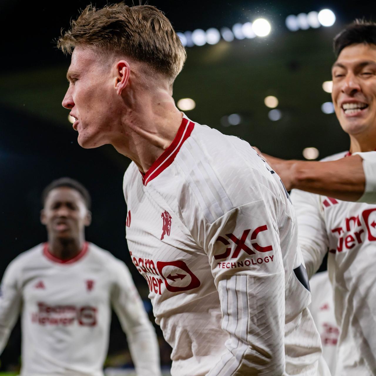 Selebrasi pemain Manchester United usai mencetak gol ke gawang Wolve.