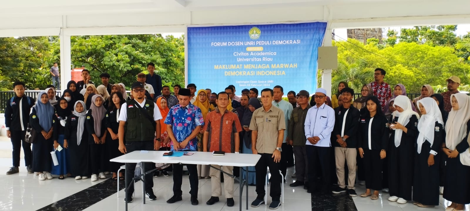 Forum dosen Universitas Riau (Unri) peduli demokrasi menyampaikan maklumat untuk menjaga marwah demokrasi Indonesia, Senin (5/2/2024).