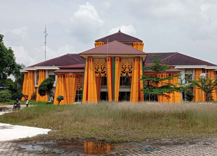 Bangunan pusat UMKM Pekanbaru di Jalan Arifin Achmad selesai direnovasi dan segera diresmikan. Foto diambil belum lama ini.