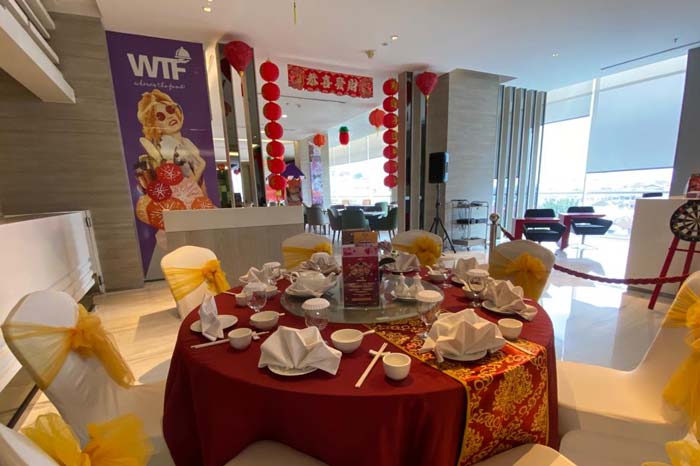 Restoran Fox Hotel bernuansa Imlek. Jelang perayaan Imlek 2024, Fox Hotel menyiapkan beberapa promo istimewa.