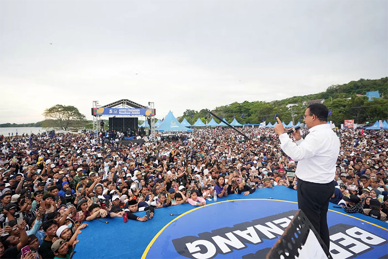 Calon Presiden nomor urut 1 Anies Baswedan menggelar rapat akbar AMIN di Lapangan Lumpue, Pare-Pare, Sulawesi Selatan, Selasa (6/2/2024).