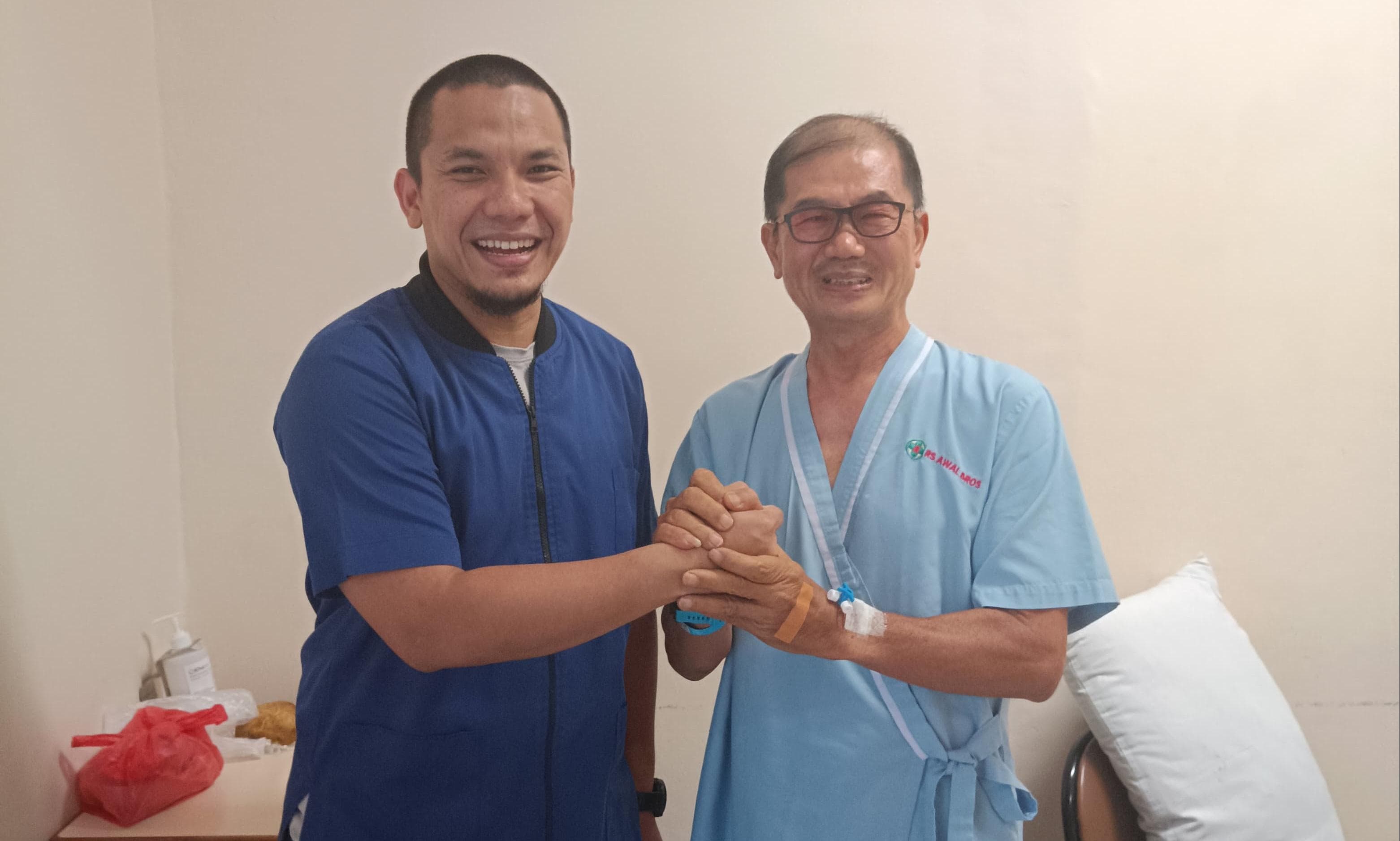 Adi W Negara pasca operasi syaraf terjepit di RS Awal Bros Pekanbaru.