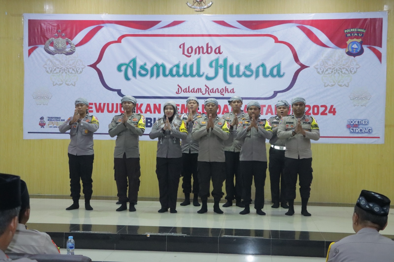 Salah satu peserta saat tampil pada lomba Asmaul Husna di gedung Sejuta Sungai Rengat, Rabu (7/2/2024).
