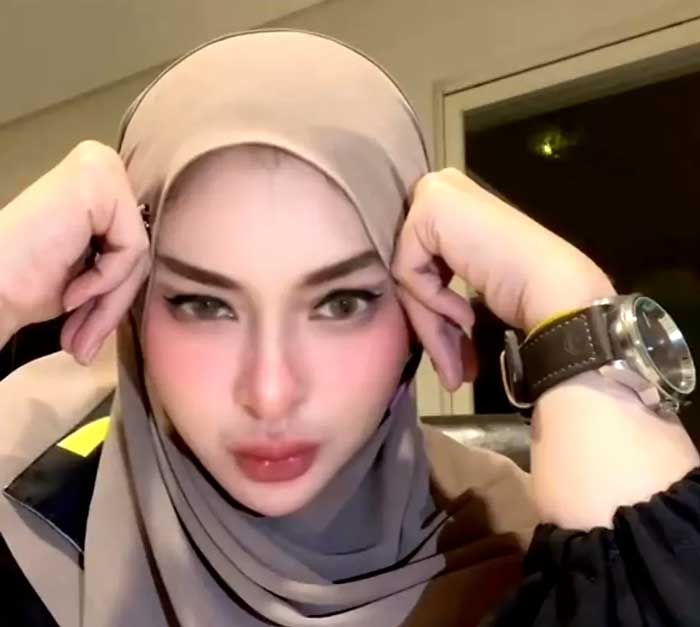 Sarah Vi berharap suatu hari bertemu putranya. (Nina Rialita/POJOKSATU.id.)