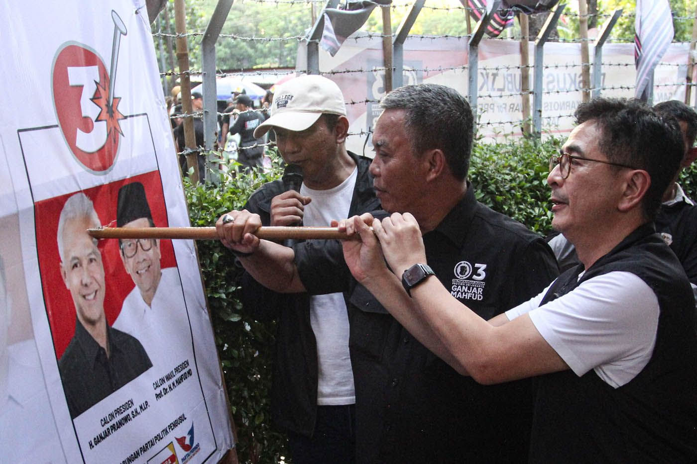 Ketua TPD Ganjar-Mahfud DKI Jakarta Prasetyo Edi Marsudi dan Ketua TPN Arsjad Rasjid saat deklarasi dukungan dari Ganjar Bersama Driver Online di Jakarta, Sabtu (20/1/2024).