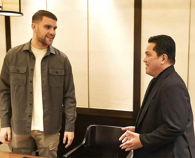 Ketua Umum Erick Thohir dan Maarten Paes bertemu di Jakarta guna membahas naturalisasi agr bisa membela Timnas Indonesia.