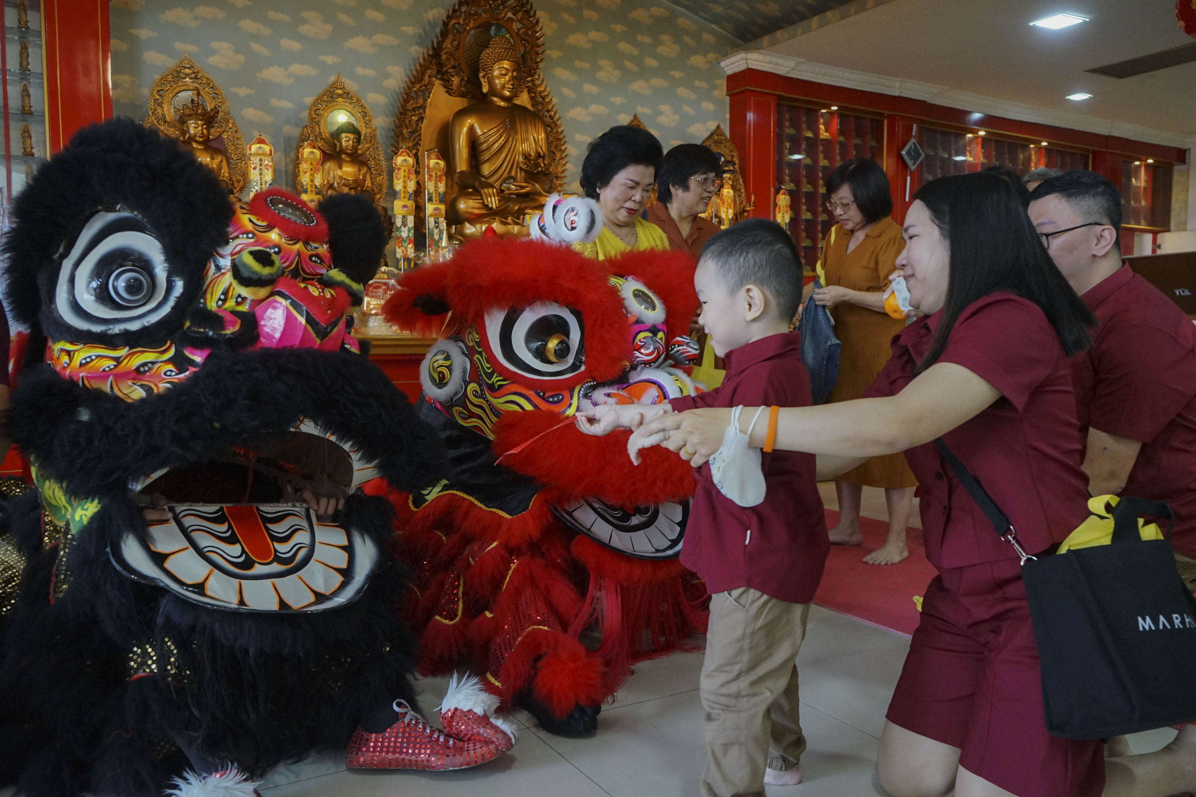 Suasana perayaan imlek di Vihara Dharma Loka Pekanbaru, Sabtu (10/2/2024).