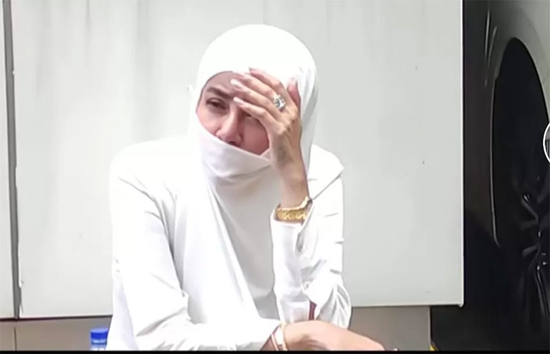Olla Ramlan hampir pingsan usaj jadi MC saat kampanye di Jakarta Internasional Stadium (JIS).