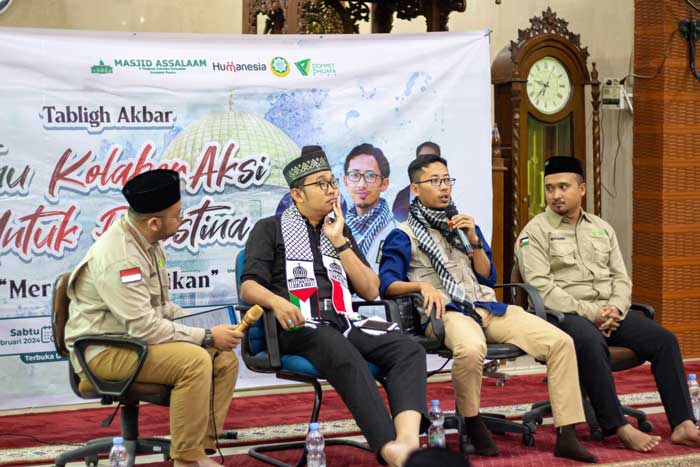 Penyampaian materi, dari kanan Hendi Mardika pimpinan cabang Dompet Dhuafa Riau, Husein Gaza Jurnalis dan relawan Palestina, Ustadz Muhammad Ashsubli Akademisi dan Andrika Saputra Manajer Fundraising