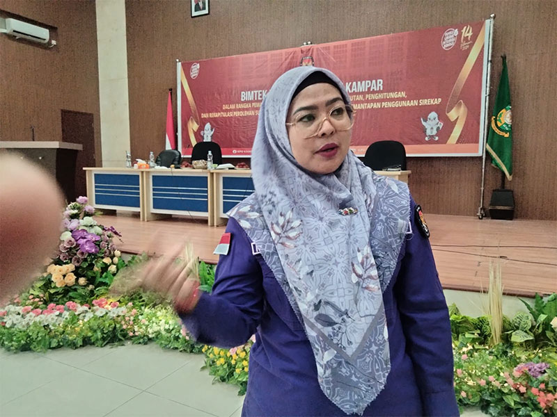 Ketua KPU Kabupaten Kampar Maria Aribeni