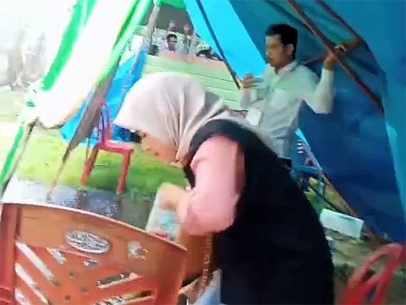 TPS 01 di Dusun Kampungbalak, Desa Tanjungperanap, Kecamatan Tebingtinggi Barat, Kepulauan Meranti, porak-poranda diterjang hujan badai, Rabu (14/2/2024)