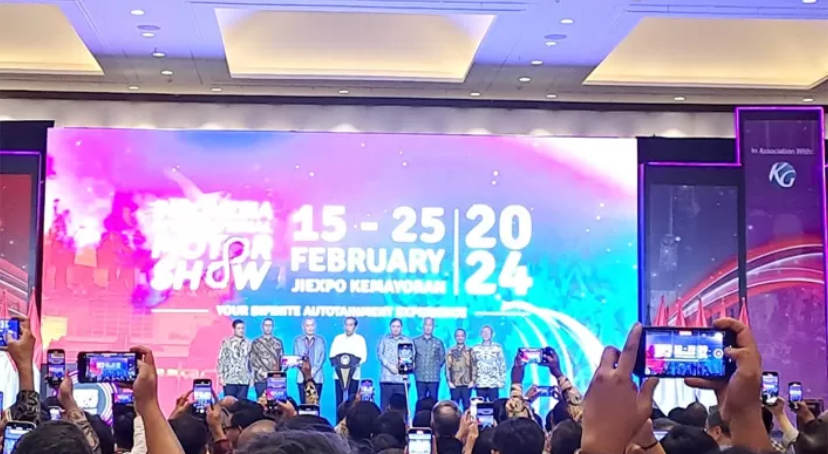 Presiden RI Joko Widodo secara resmi membuka pameran otomotif IIMS 2024 di Kemayoran, Jakarta, Kamis (15/2/2024).