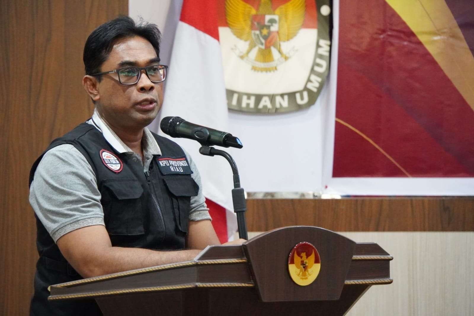 Ketua KPU Riau Ilham Muhammad Yasir