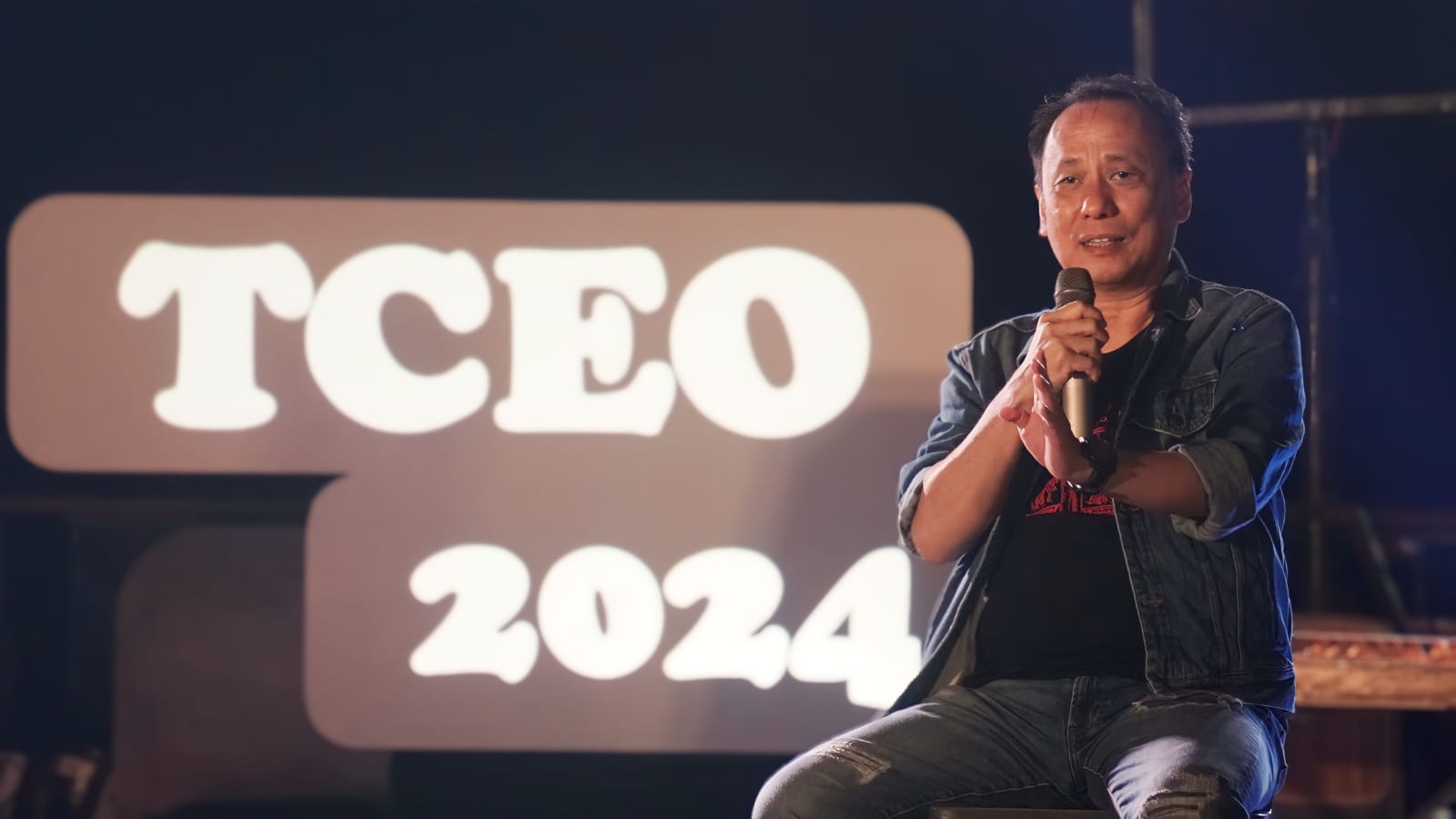 Chief Executive Officer Astra Agro Santosa saat berbincang dengan para jurnalis di acara Talk to the CEO 2024, di Bandung (17/2/2024).