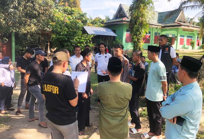 Tim Labfor meminta keterangan ke sejumlah santri Pondok Pesantren (Ponpes) Nurul Yakin di Kampung Dayun, Kecamatan Dayun, Senin (19/2/2024).