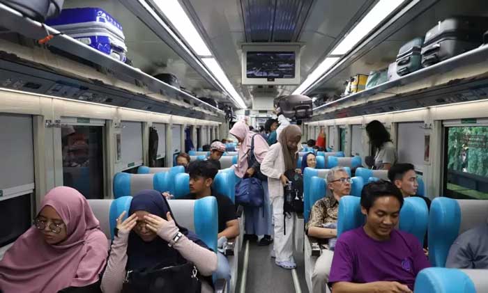 Masyarakat sudah dapat memesan tiket kereta api untuk keberangkatan untuk H-3 Lebaran 2024. (Foto-Dok. PT KAI)
