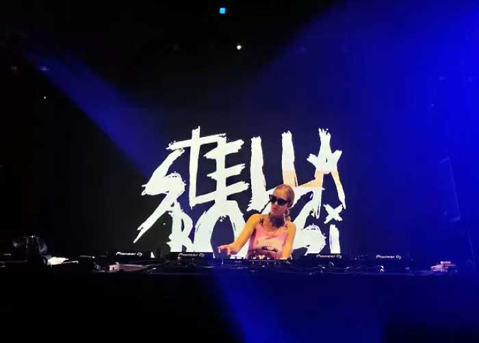 DJ asal Jerman, Stella Bossi, saat tampil di Mantra PIK Jakarta (Dinarsa Kurniawan/JawaPos.com)