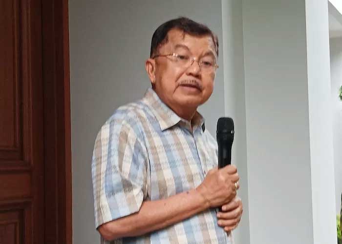 Mantan Wakil Presiden Jusuf Kalla (JK) memandang positif laporan terhadap calon presiden nomor urut 1 Anies Baswedan ke Badan Pengawas Pemilu (Bawaslu).