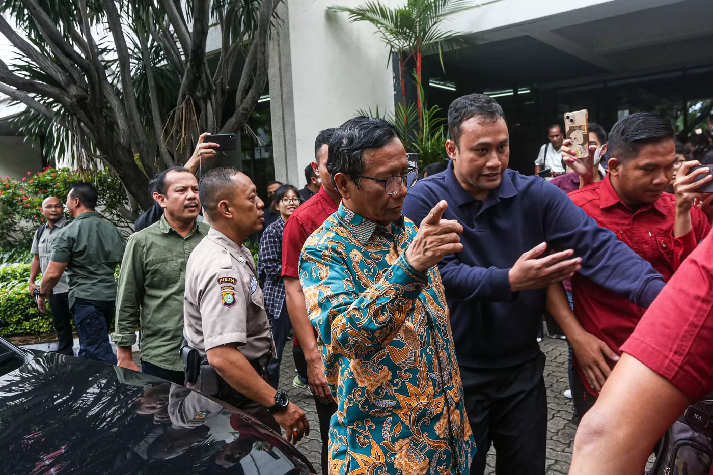 Wakil Calon Presiden Nomor Urut Mahfud MD, usai pertemuan tertutup di Gedung High End, Jakarta, Kamis (15/2/2024).