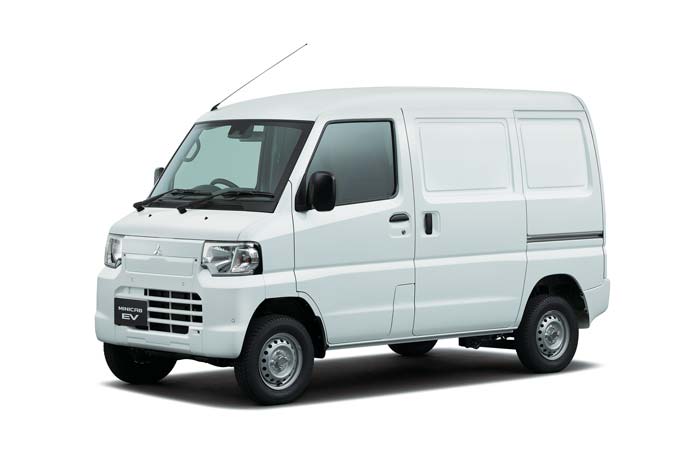 Mitsubishi L100 EV menjadi mobil niaga andalan pebisnis yang sudah dijual di Indonesia. Mobil niaga ini diluncurkan saat IIMS  2024, Kamis (15/2/2024).