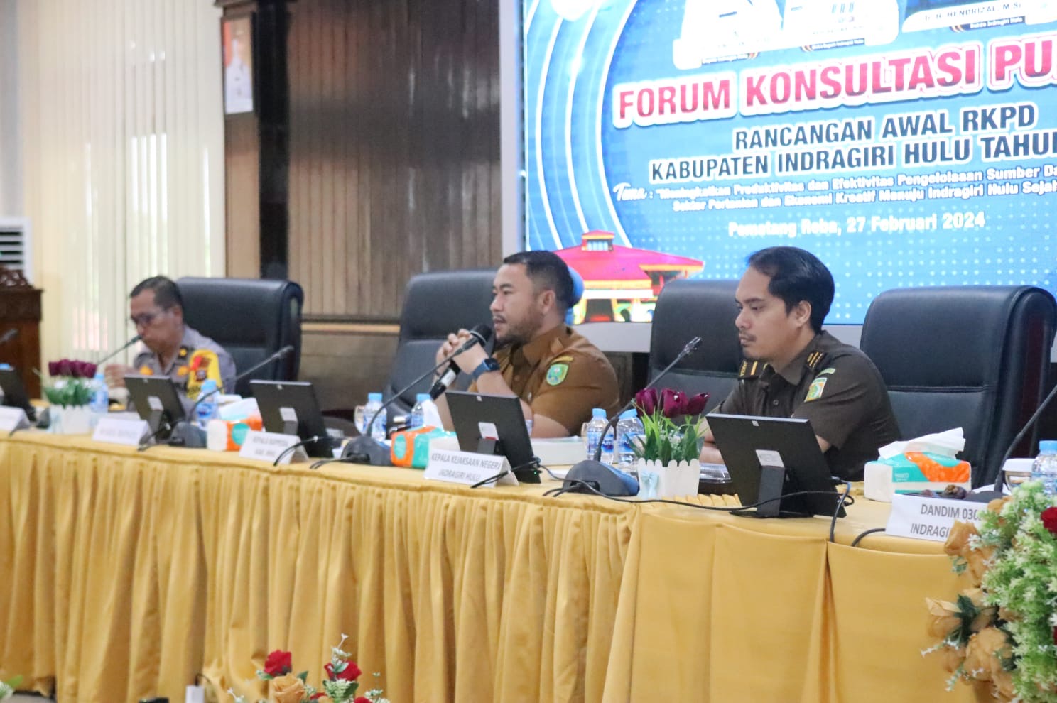 Kepala Bappeda Inhu, Bobby Mauliantino ST MT saat pemaparan tentang pelaksanaan Forum Konsultasi Publik (FKP), Selasa (27/2/2024).