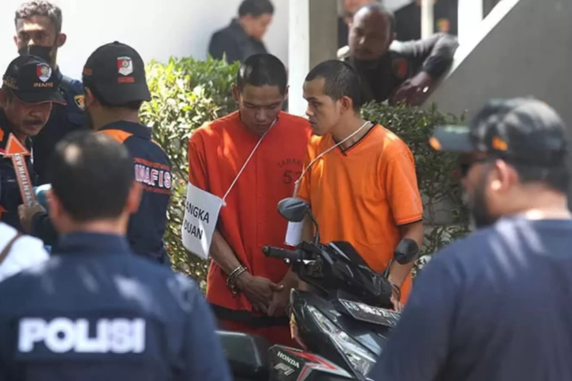 Dua tersangka pelaku pembunuhan dan mutilasi mahasiswa UMY Redho Tri Agustian.