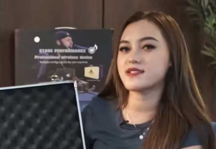 Nanda, salah satu personel grup musik Trio Macan yang saat ini sedang hamil