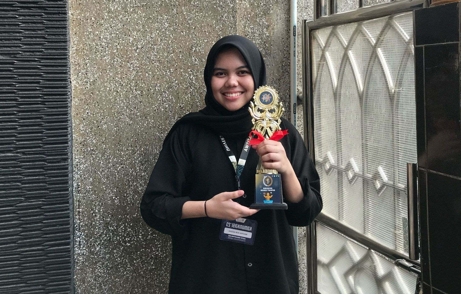 Peraih beasiswa prestasi PT Pertamina Hulu Rokan (PHR) Regitha Nur Azizah mengukir prestasi dalam ajang Lomba Pidato Bahasa Inggris Tingkat Nasional.