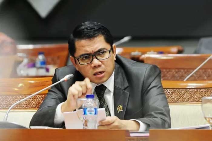 Politikus PDIP Arteria Dahlan terancam gagal lolos ke Senayan di Pileg 2024.