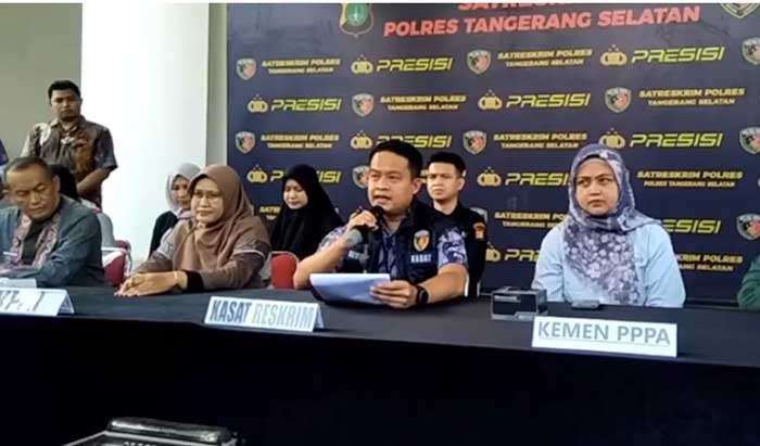 Kasat Reskrim Polres Tangerang Selatan, AKP Alvino Cahyadi saat konferensi pers