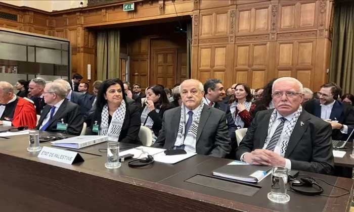 Menteri Luar Negeri Palestina Riyad al-Maliki (paling kanan) dalam sidang Mahkamah Internasional (ICJ) di Den Haag, Belanda, Senin (19/2/2024).